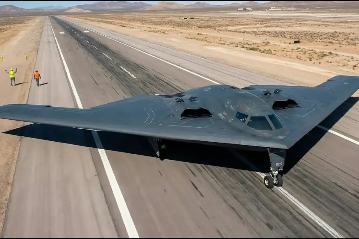 ABD B-2 Spirit Uçakları Tatbikatta Art Arda Havalandı