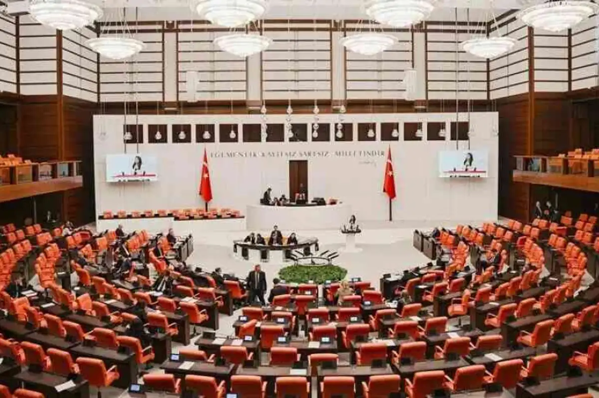 TBMM Yeni Yasama Yılına Yoğun Gündemle Giriyor: Kızılay, Süresiz Nafaka ve Tütün Kısıtlamaları Masada