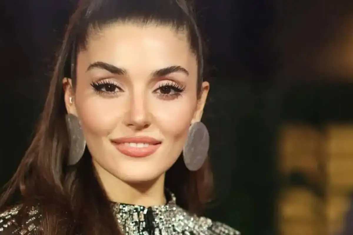 Hande Erçel’den Radikal İmaj Değişimi: Platin Sarı Saçlarıyla Sosyal Medyayı İkiye Böldü!