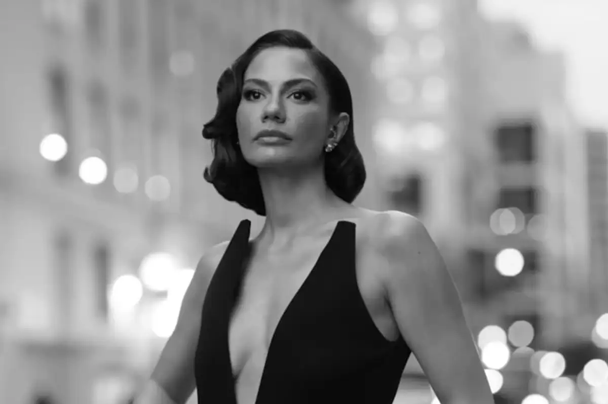 Demet Özdemir Kısa Saçlı Yeni Pozlarıyla Dikkat Çekti