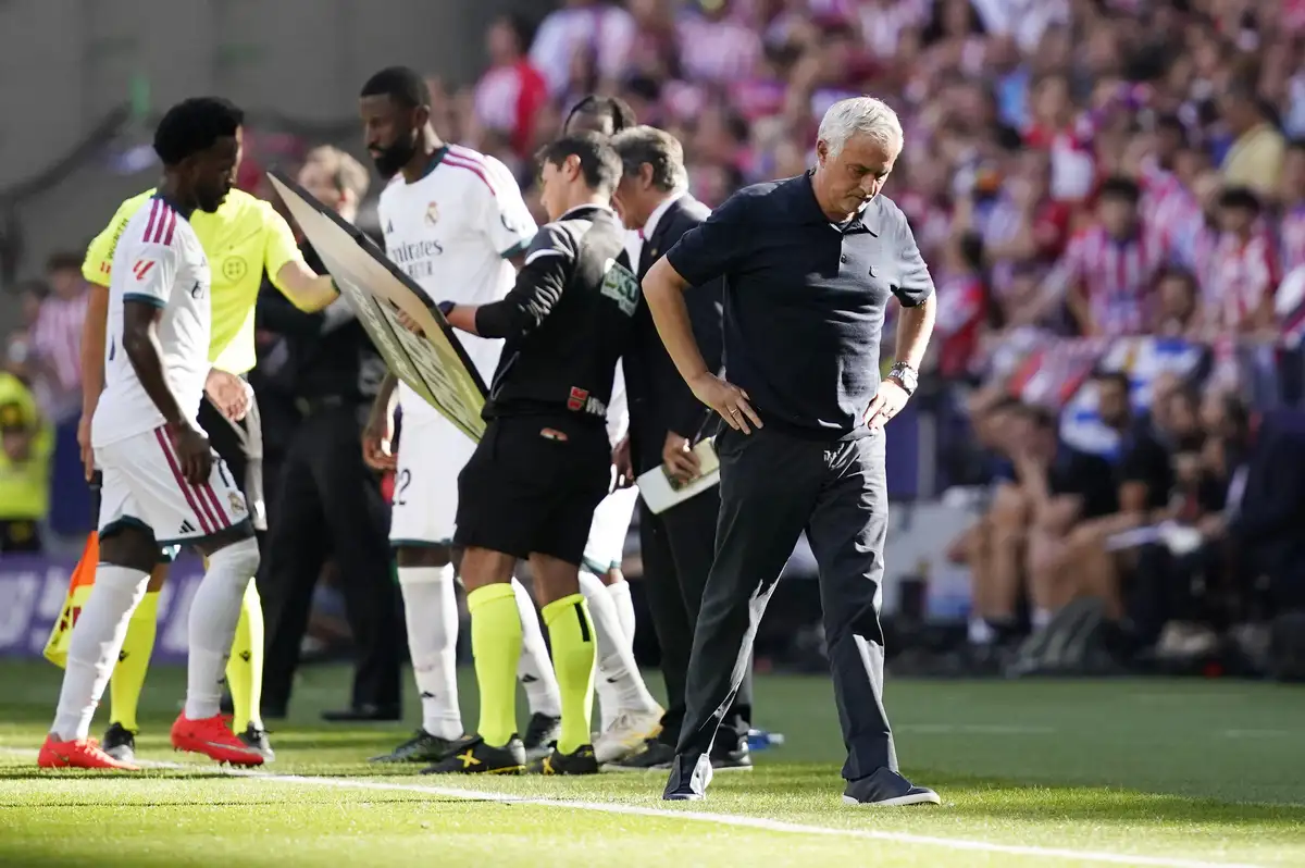 Mourinho hakeme yüklendi: 'Tecrübesi yok, zavallı bir hakem'