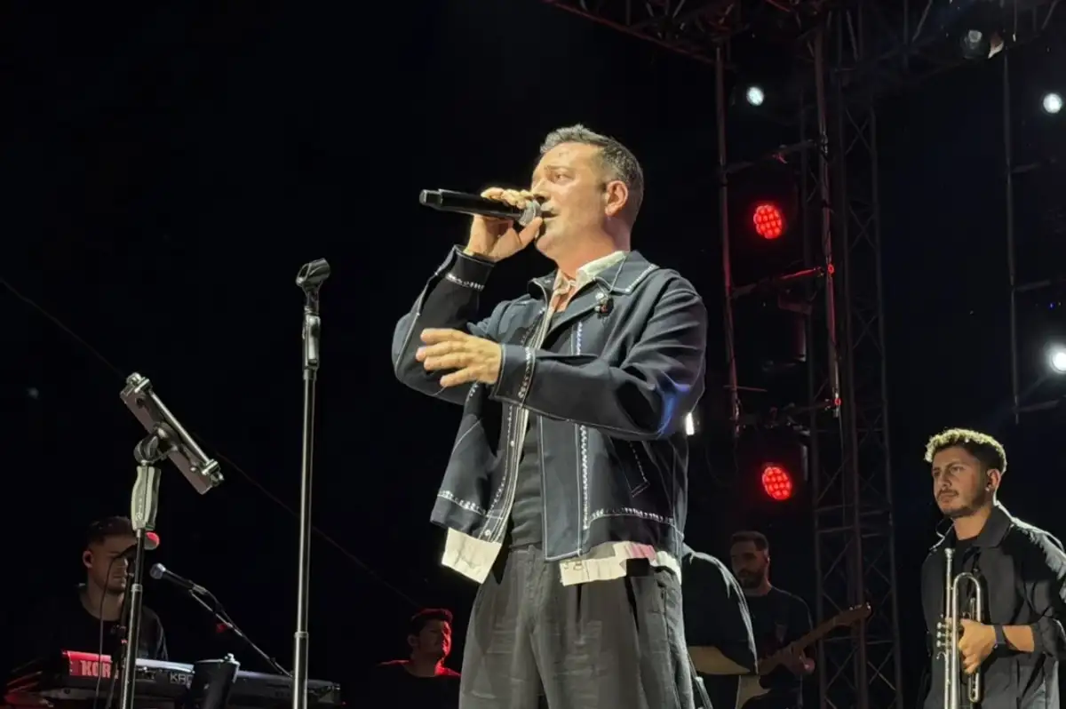 Oğuzhan Koç'tan Konserinde Sigara İçen Kişiye Sert Tepki