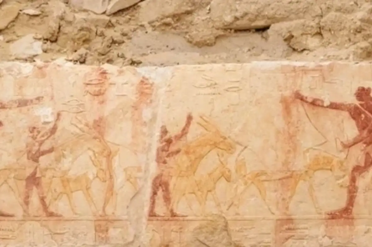 Sakkara'da 4 bin 400 yıllık baba-oğul mezarı şapelleri bulundu