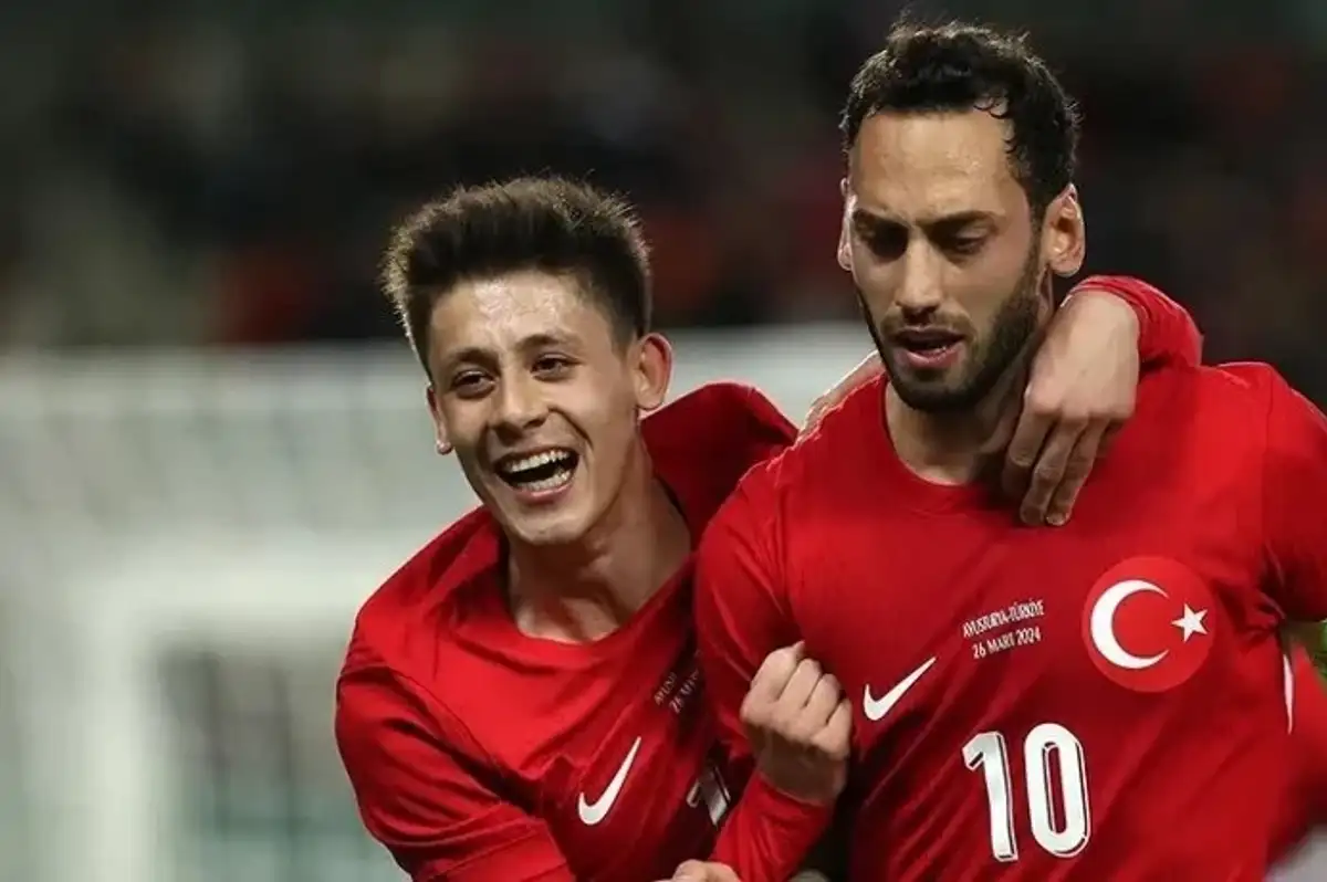 A Milliler Uluslar Ligi Devler Sahnesinde: Hakan Çalhanoğlu’ndan Arda Güler’e Jest!