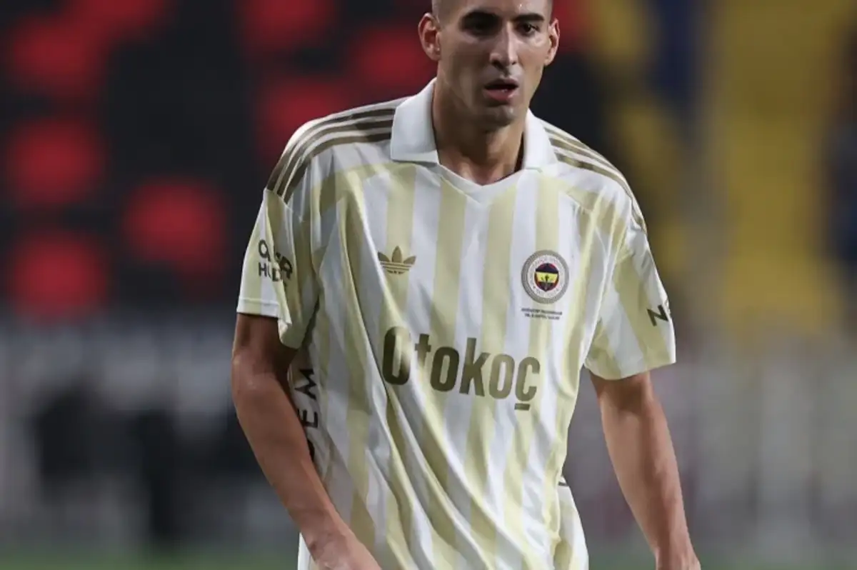 Fenerbahçe'de milli futbolcu Mert Müldür ameliyat edildi