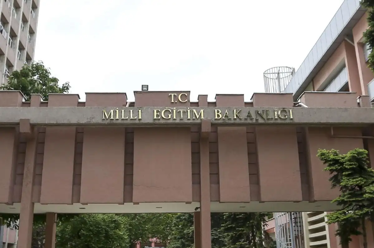 MEB'den Turgutlu'daki Lise Saldırısına İlişkin Açıklama: Okul Tatil Edildi, 3 Müfettiş Görevlendirildi