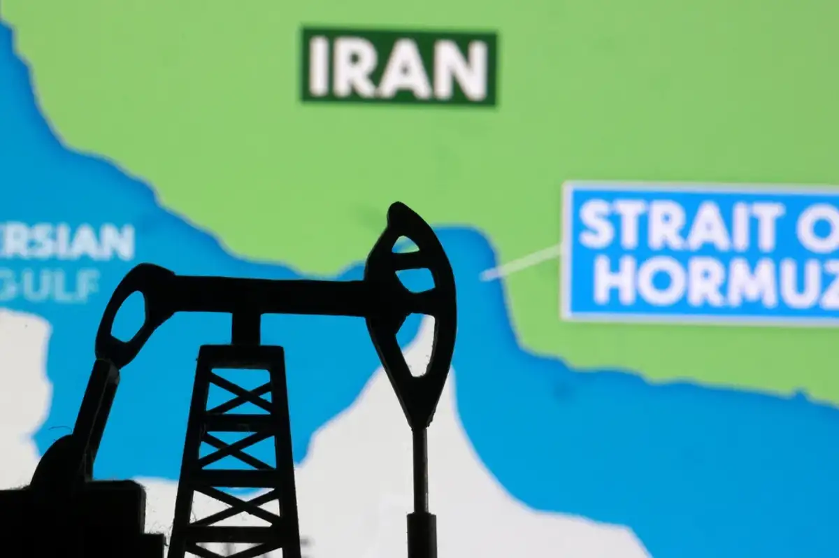 Hürmüz Boğazı'nda gemi vuruldu: Brent petrol 100 doları aştı
