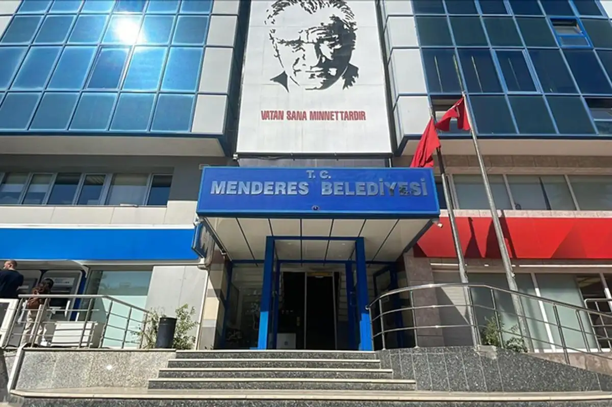 Menderes Belediyesi’ne İkinci Dalga Operasyon: 9 Gözaltı