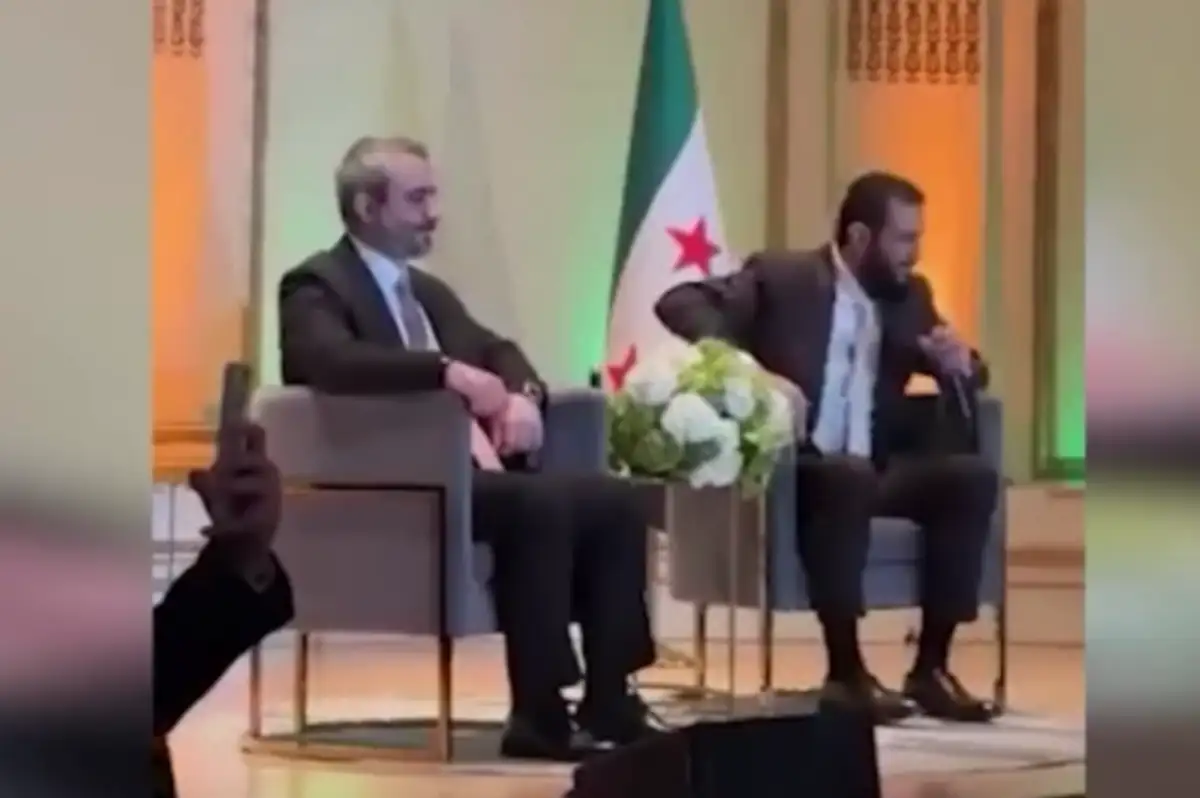 Suriye Cumhurbaşkanı Ahmed Şara sandalyeye oturunca alkış aldı