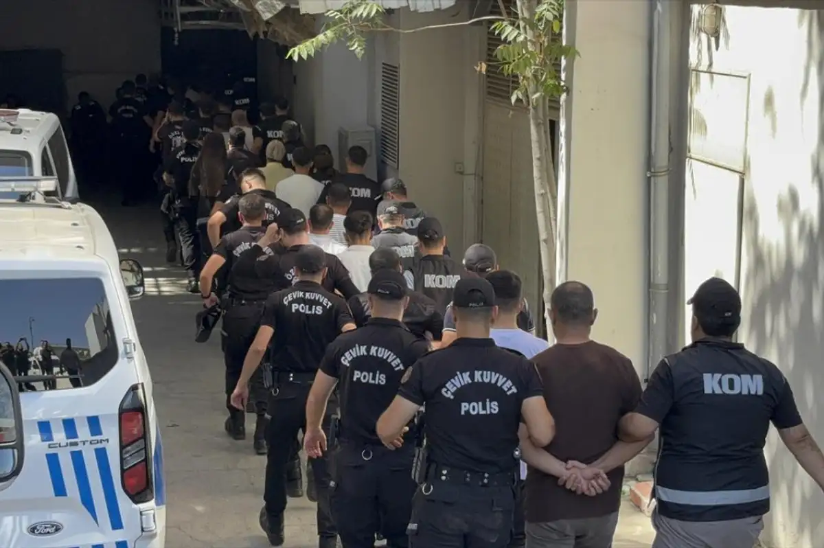 Borsa ve Finans Soruşturmasında İş İnsanları Dahil 17 Kişi Tutuklandı