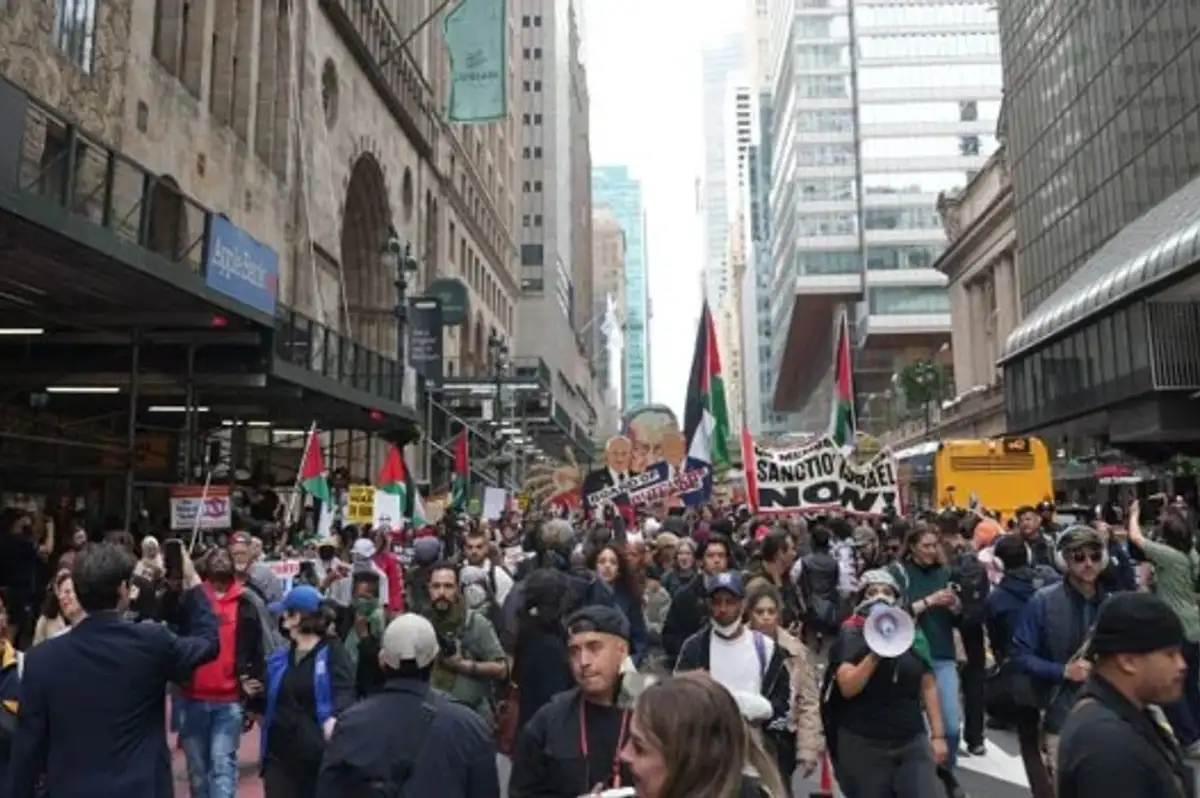 Manhattan'da Netanyahu'ya karşı binlerce kişi protesto düzenledi