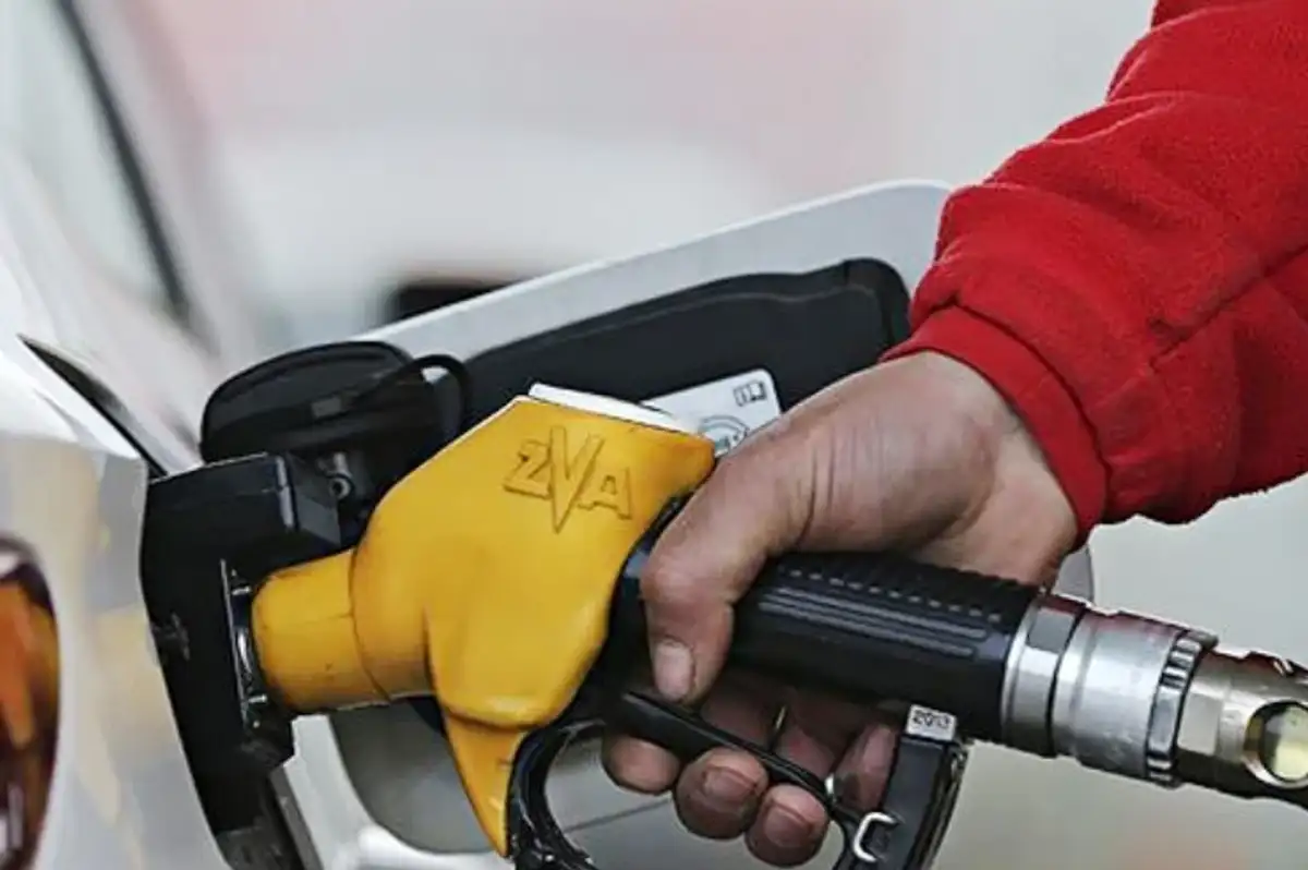 Motorine zam geldi: Güncel akaryakıt fiyatları güncellendi