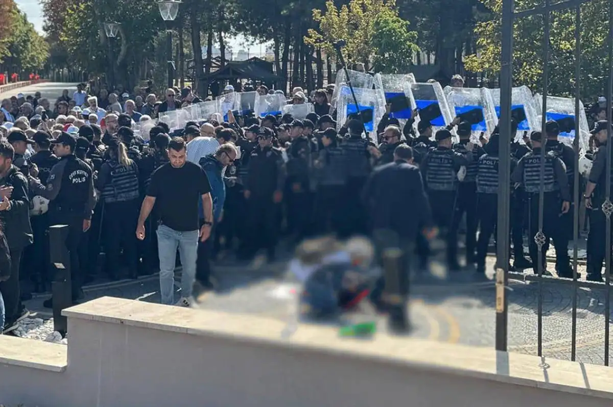 AYM Önünde 'Seyyanen Zam' Eyleminde Kan Donduran Olay! İntihar Eden Emekli Polis Kurtarılamadı