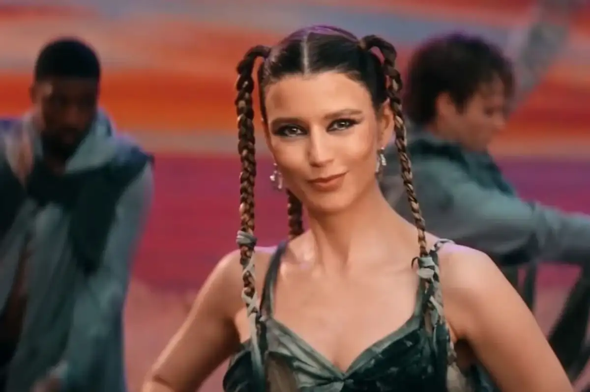 Beren Saat'in Eleştirilen İngilizce Albümüne Yapımcılardan Milyonluk Teklif!