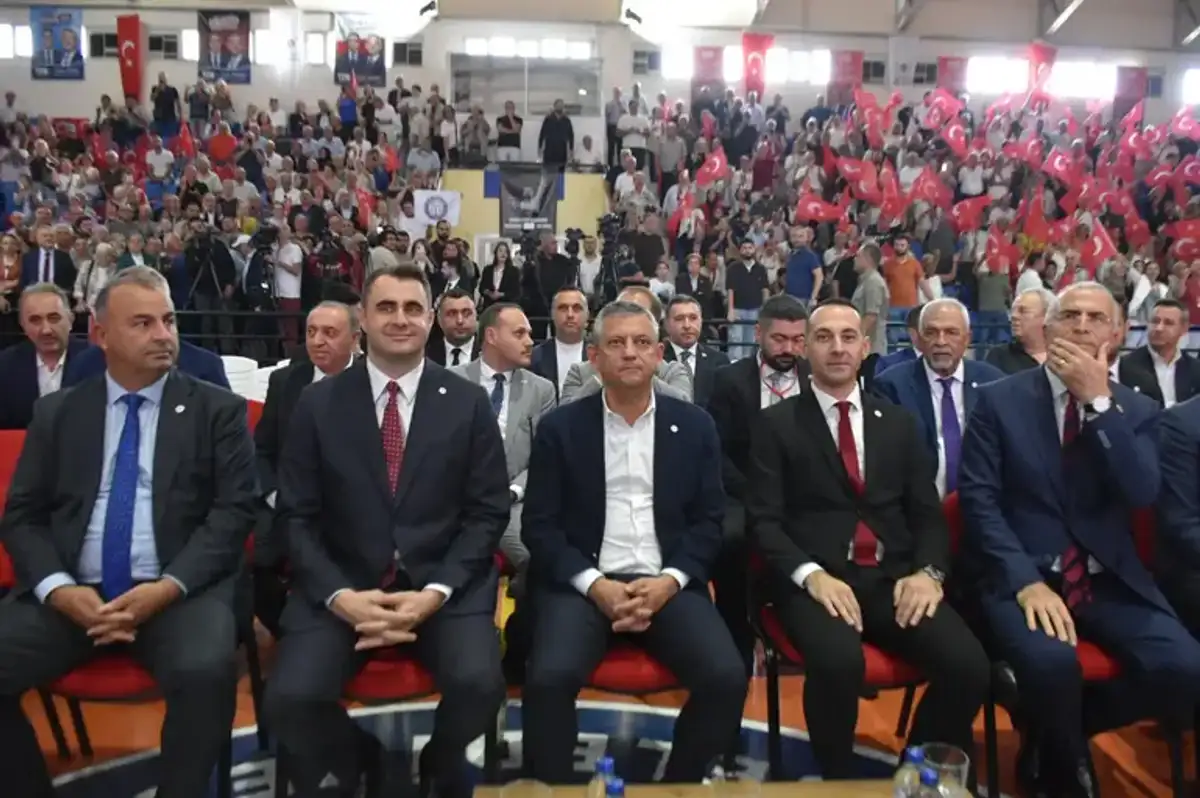Özgür Özel Gaziemir'de Ön Seçime Katıldı: "Yeni Parti Teslim Olmayanların Partisidir"