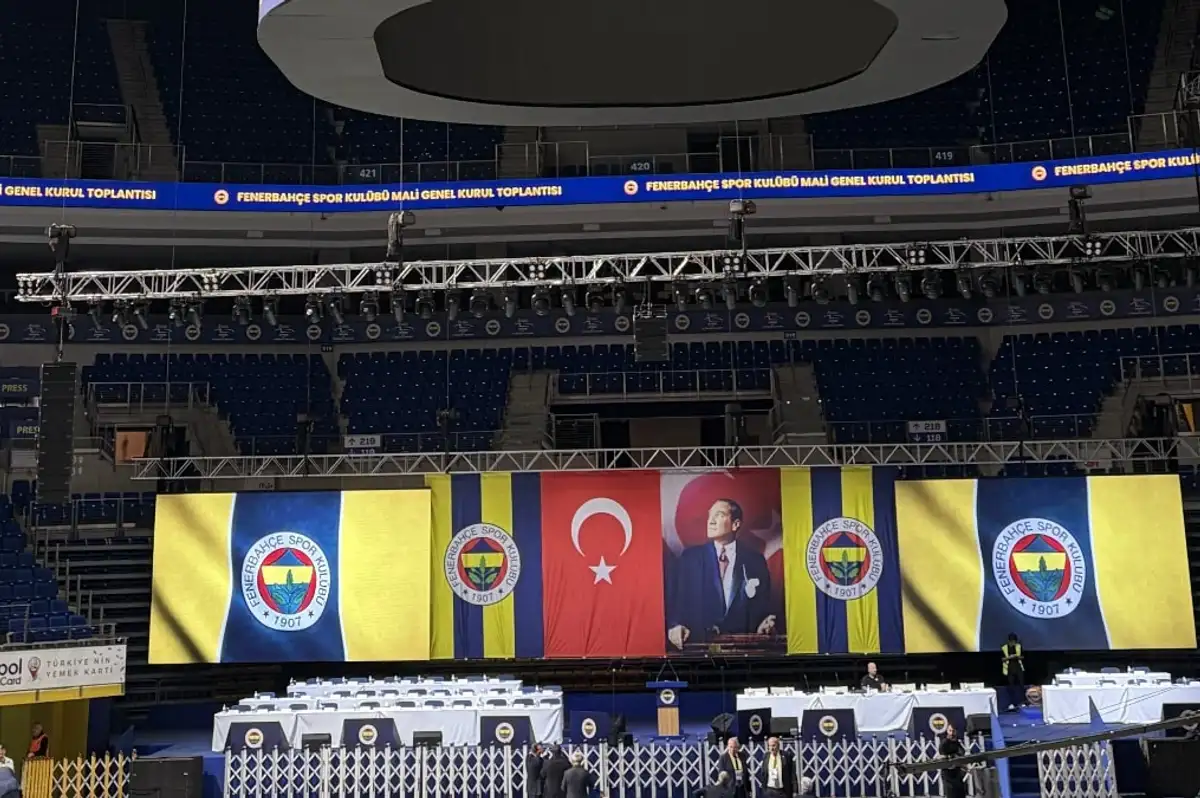 Fenerbahçe Genel Kurulu'nda Sadettin Saran ve Yönetim Kurulu İbra Edildi