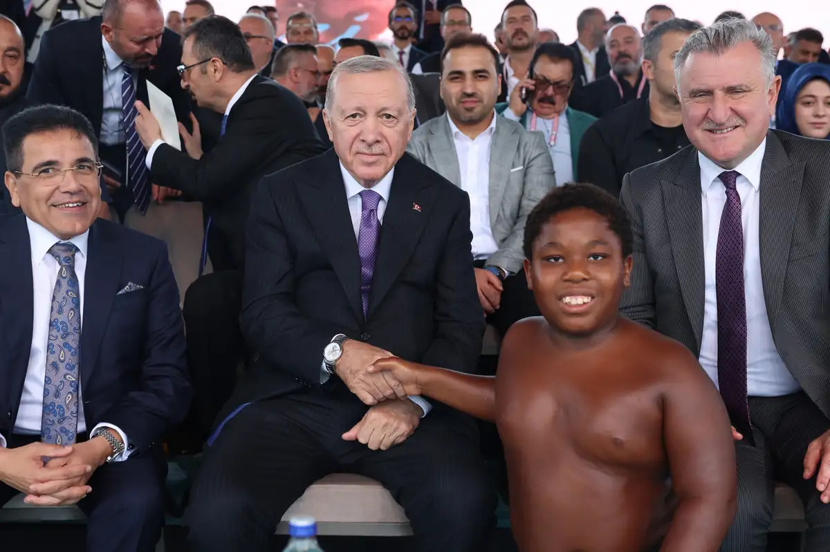 Tanzanyalı minik güreşçi Erdoğan ile anılarını anlattı
