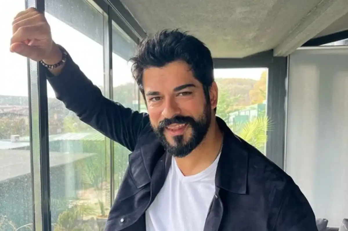 Burak Özçivit ve Fahriye Evcen Çiftinden Keyifli Aile Pozu