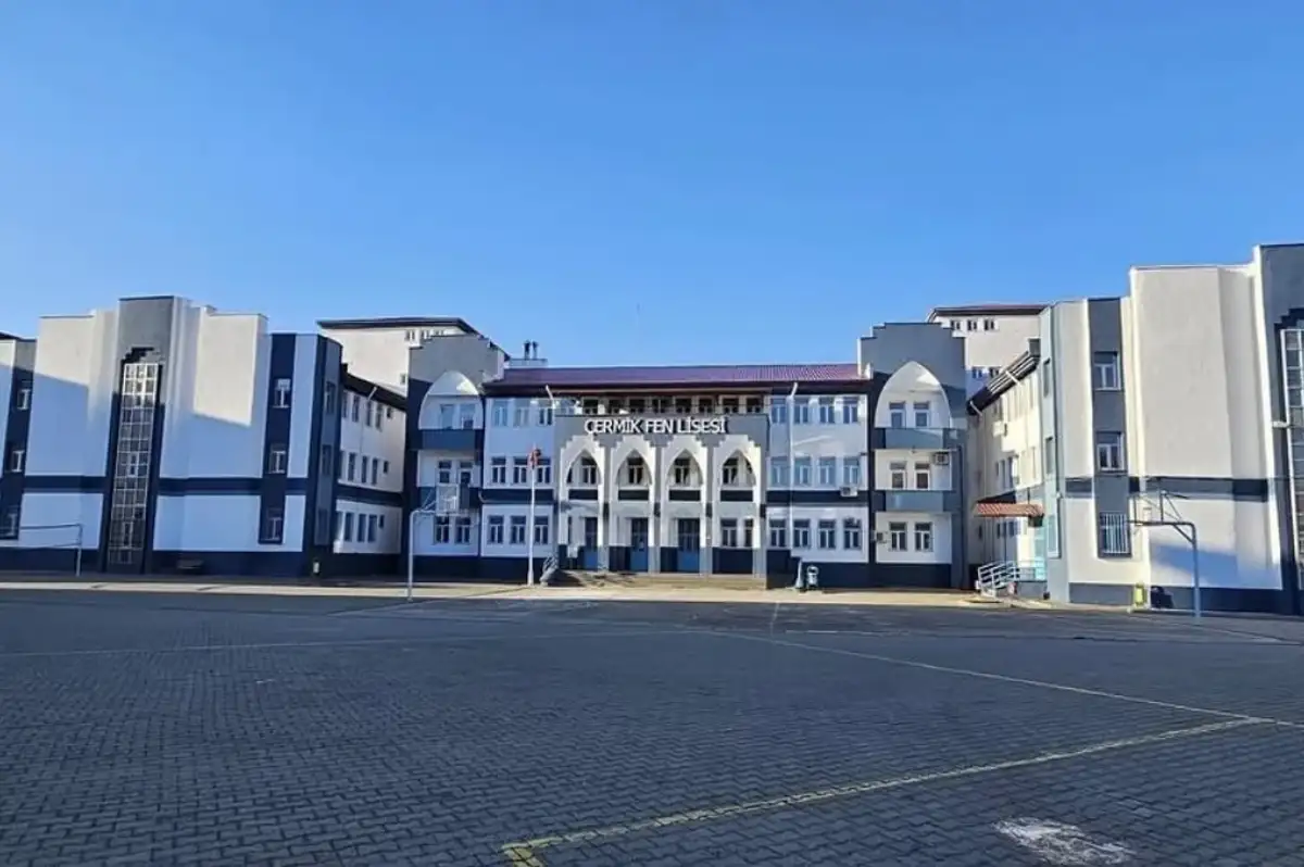 Diyarbakır'da 11 Öğrenci Zehirlenme Şüphesiyle Hastaneye Kaldırıldı