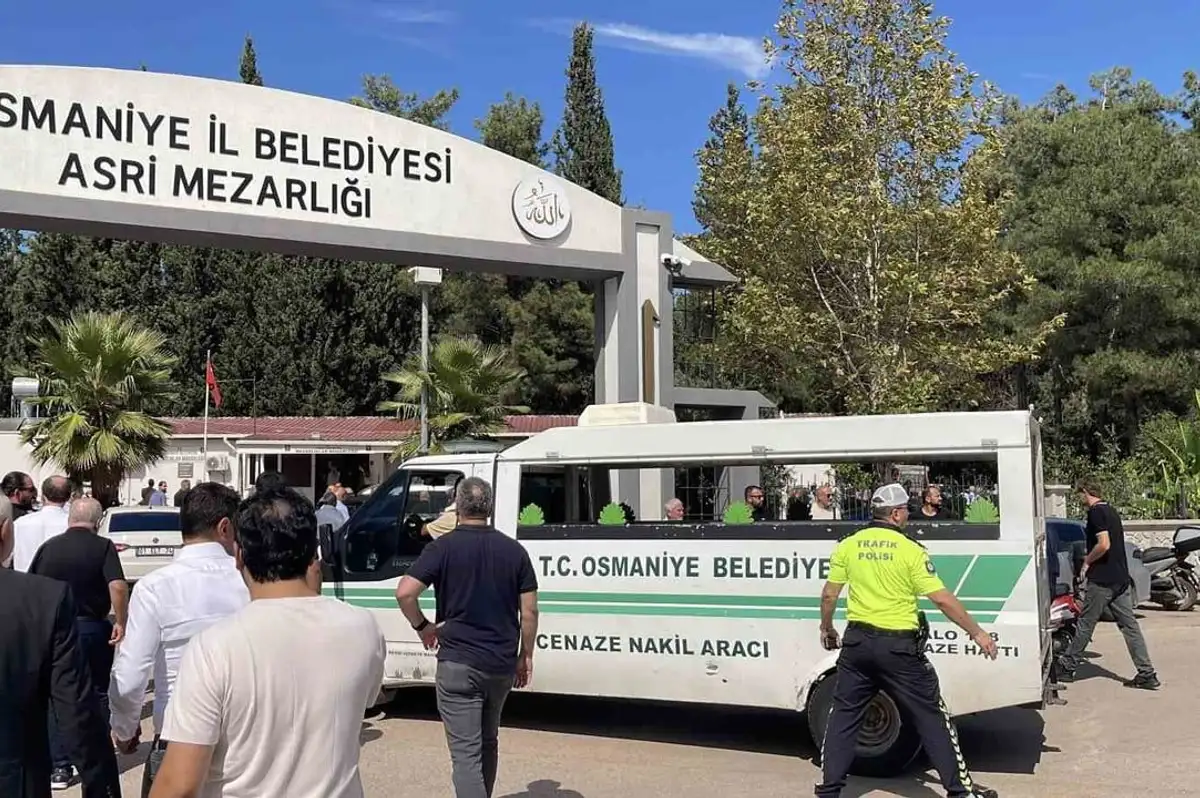 Osmaniye'de Okul Bahçesinde Öldürülen Öğretmen Son Yolculuğuna Uğurlandı