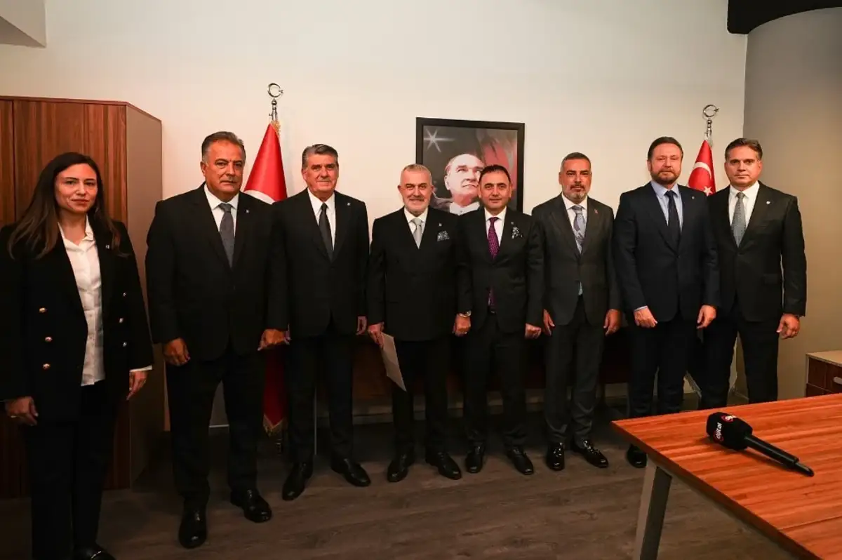 Serdal Adalı Beşiktaş Yönetim Kurulu Listesini Divan Kurulu'na Verdi