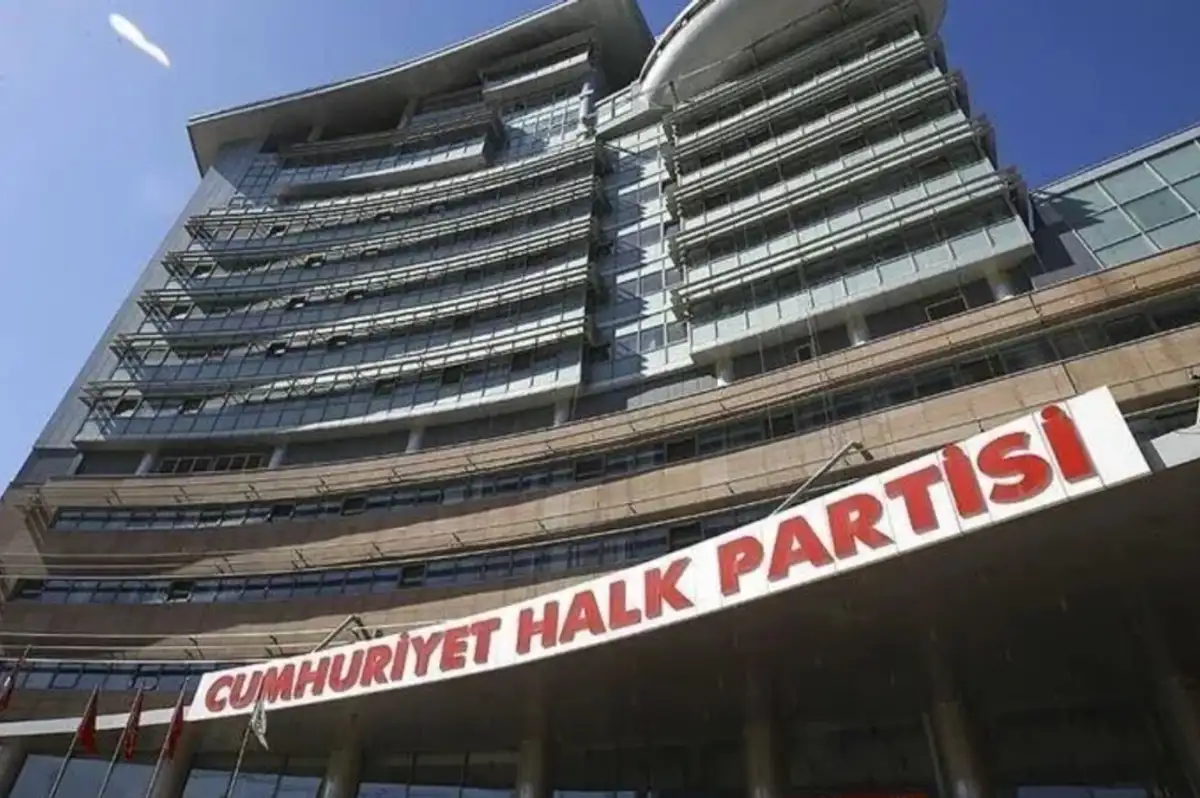 CHP Kadıköy, Sancaktepe ve Sarıyer Belediye Başkanlarını İhraç Etti