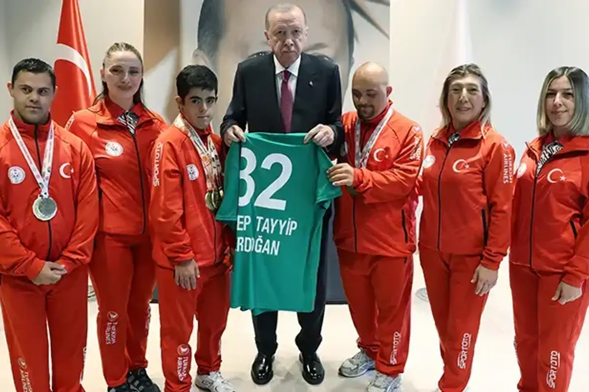 Erdoğan, Özel Sporcular Federasyonu Temsilcilerini Kabul Etti