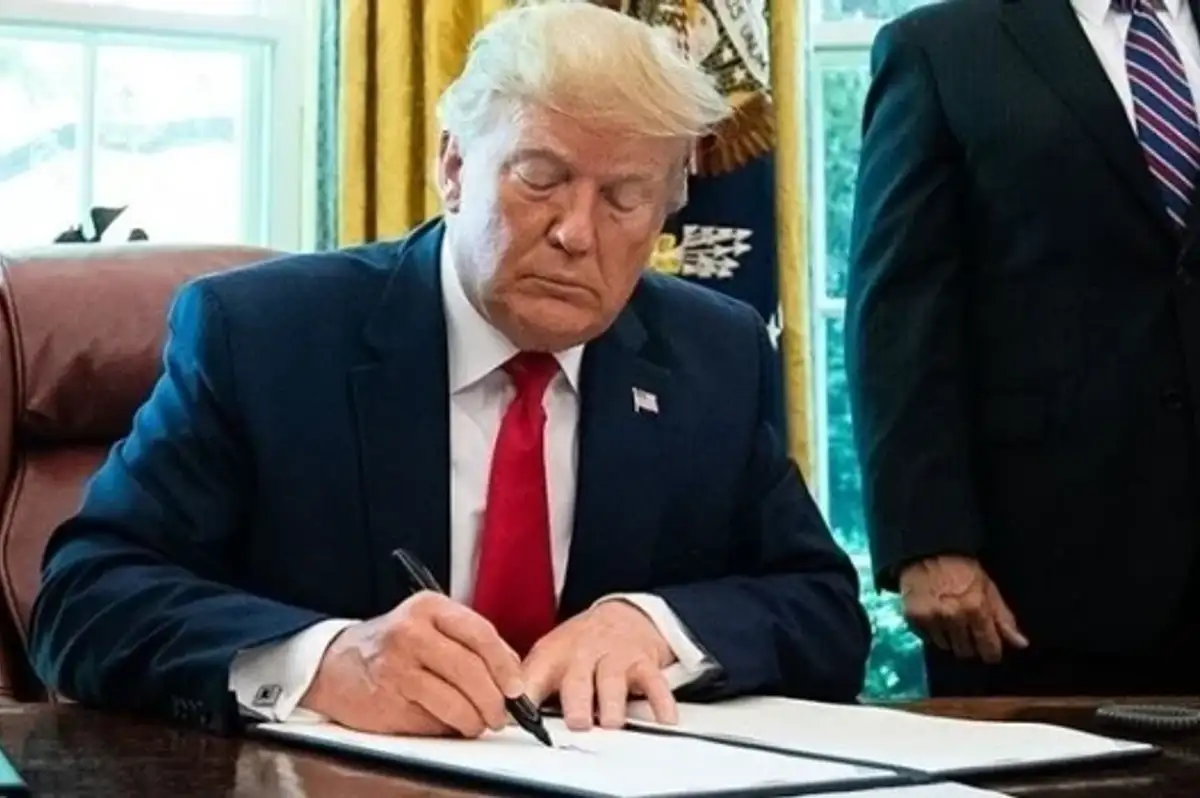 Trump yapay zeka yerine süper zeka kararnamesini imzaladı