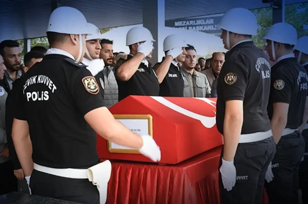 Sinop'ta Alabora Olan Teknede Şehit Düşen Polis, Toprağa Verildi