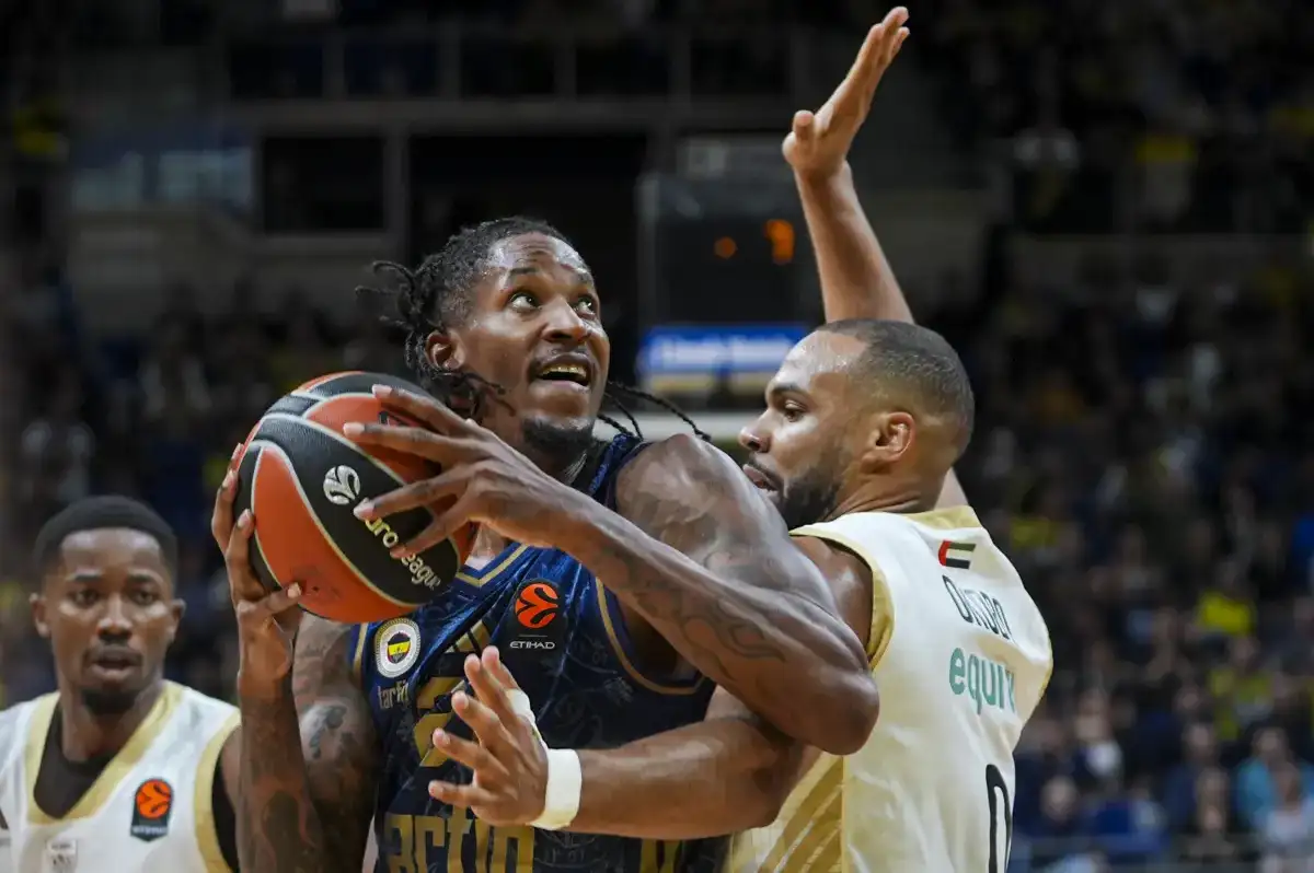 Fenerbahçe Tarfin Dubai'yi 76-66 yendi, Beşiktaş Barcelona'ya kaybetti
