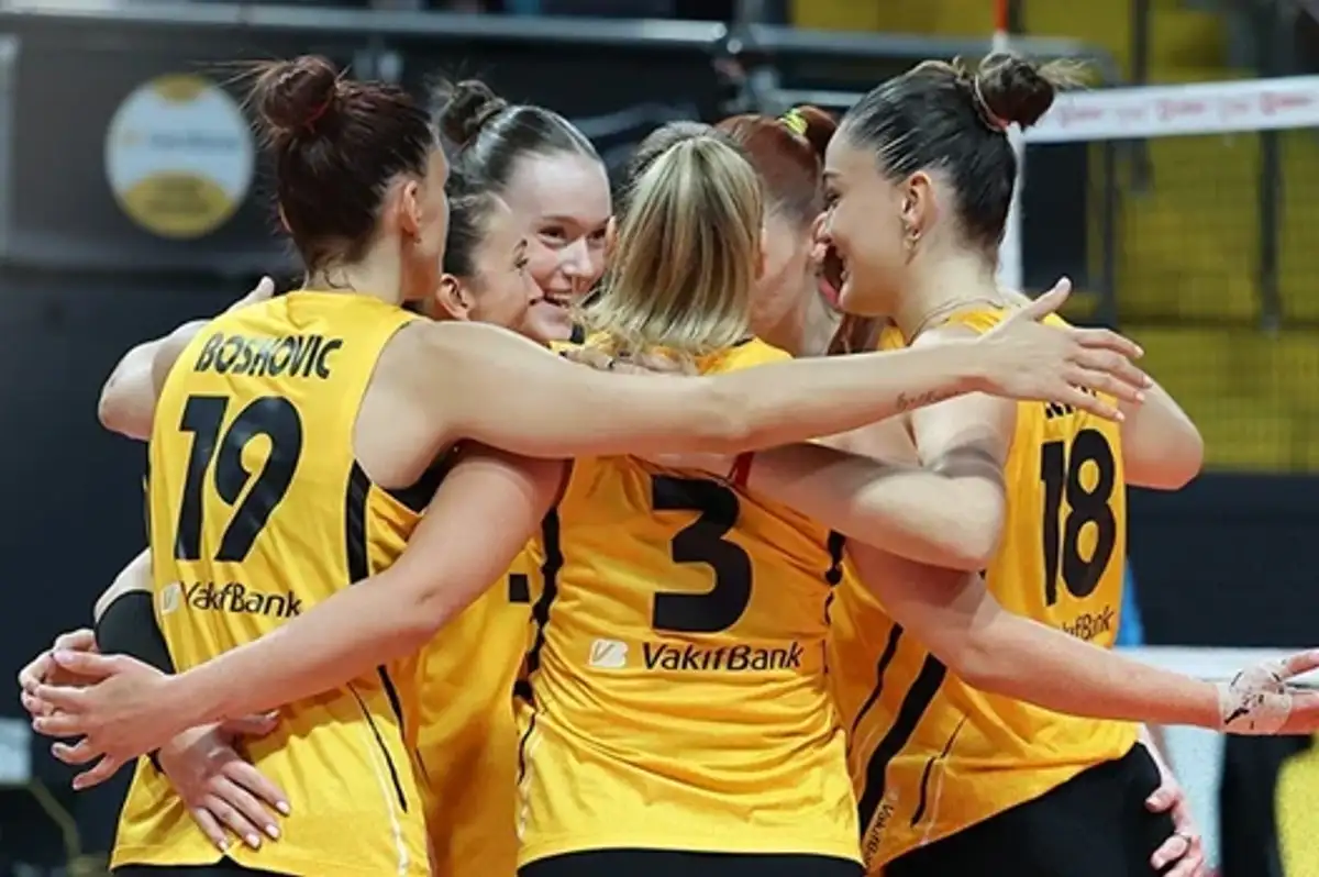 VakıfBank, Beşiktaş'ı 3-1 yenerek sezona galibiyetle başladı
