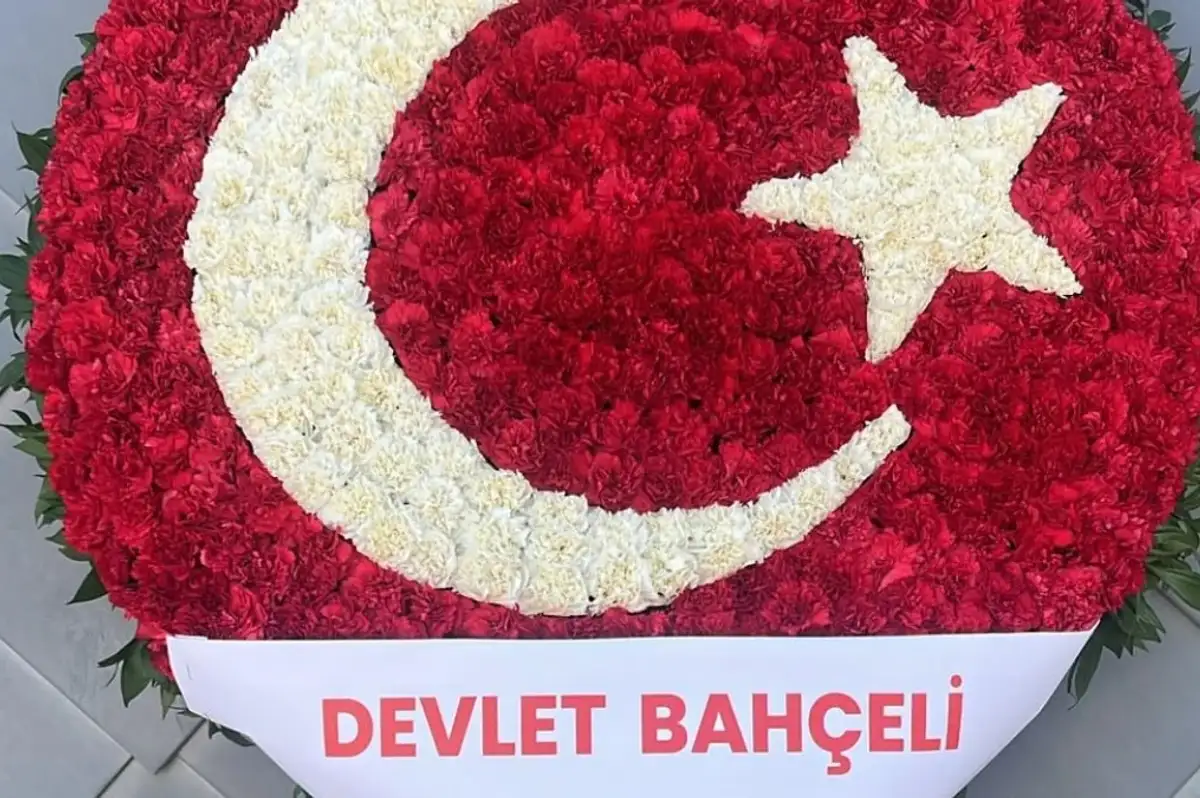 Bahçeli, TFF Başkanı Hacıosmanoğlu'na Çiçek Gönderdi