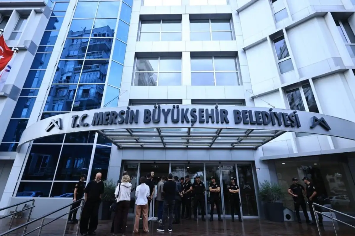 Mersin'de 3 belediyeye yolsuzluk soruşturması: 59 şüpheli adliyede
