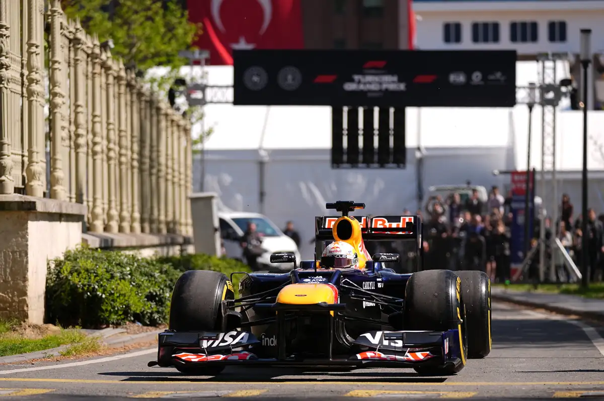 Formula 2 ve Formula 3 Serileri, 2027'de İstanbul'da Düzenlenecek 