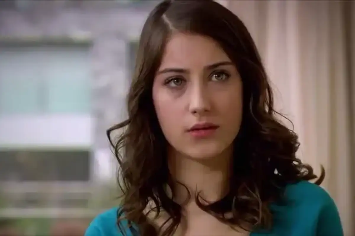 Hazal Kaya'nın Acı Kaybı! 12 Yıllık Can Dostuna Veda...