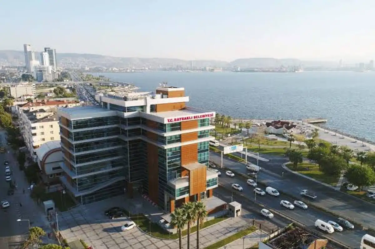 İzmir Bayraklı Belediyesi'ne operasyon: Eski başkan dahil 48 gözaltı