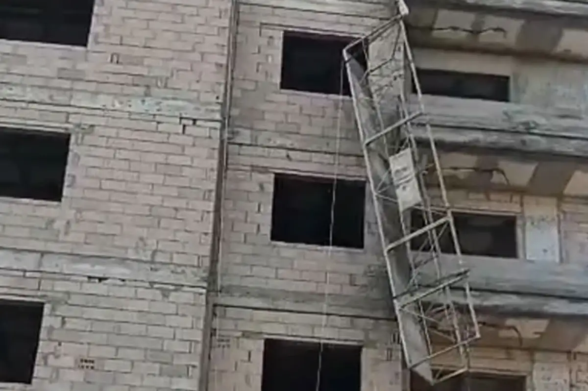 Tarsus'ta İskeleden Düşen İki Kardeşten 1'i Hayatını Kaybetti