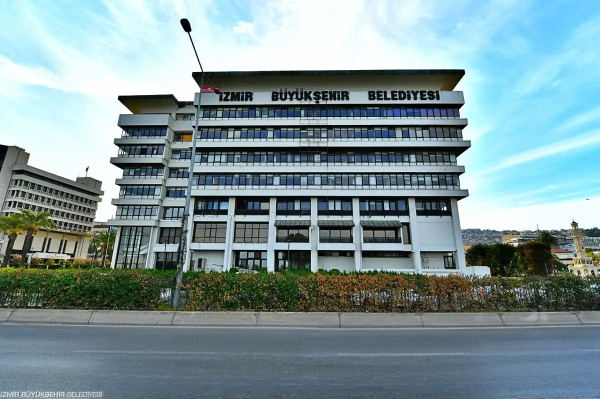 İzmir Büyükşehir Belediyesi'nde İki Başkan Vekili Peş Peşe İstifa Etti