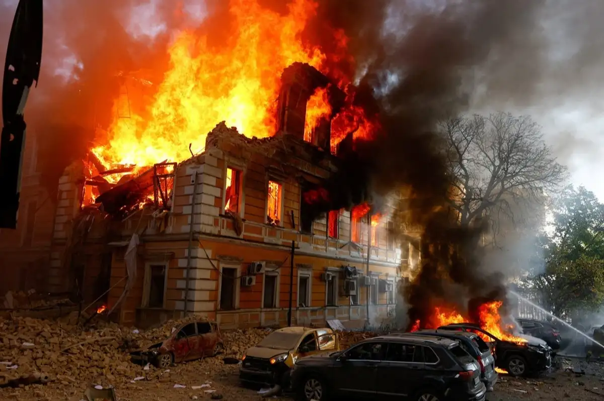 Kiev'de Rusya balistik füze saldırısı: Art arda patlamalar