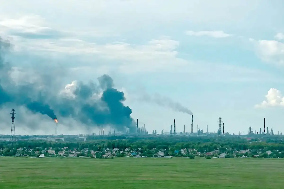Ukrayna, Rusya’nın En Büyük Petrol Rafinerisi’ni Hedef Aldı