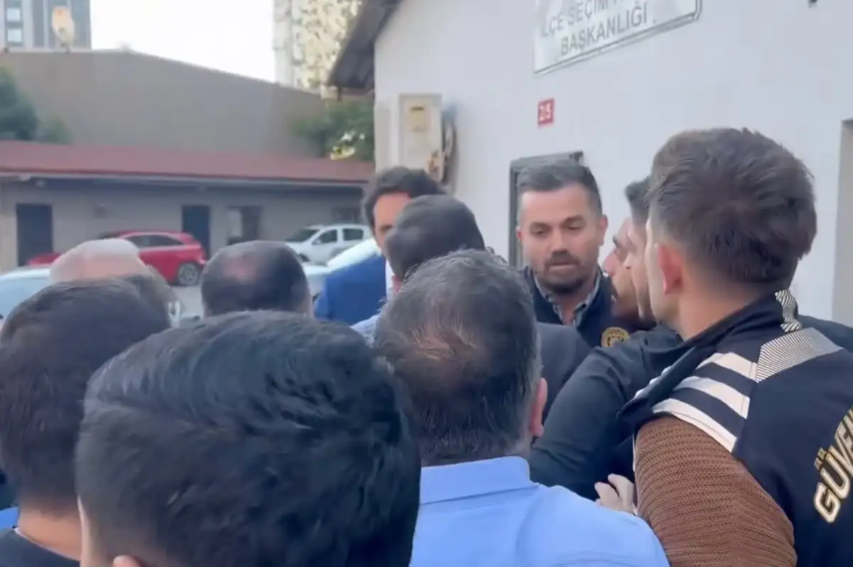 Ataşehir'de Yeni Partililer Polis Ekipleriyle Arbede Yaşadı