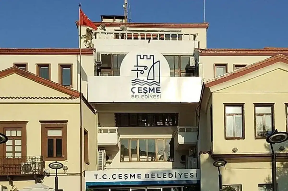 Çeşme Belediyesi'ndeki Rüşvet ve Örgüt Soruşturmasında Başkan Yardımcısı Dahil 10 Kişi Tutuklandı