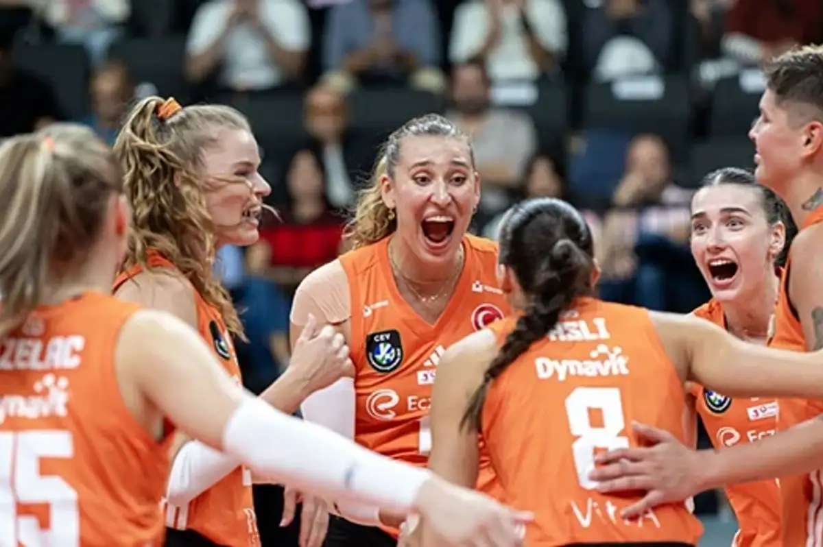 Eczacıbaşı Peron İstanbul evinde Aras Kargo'yu 3-0 yendi