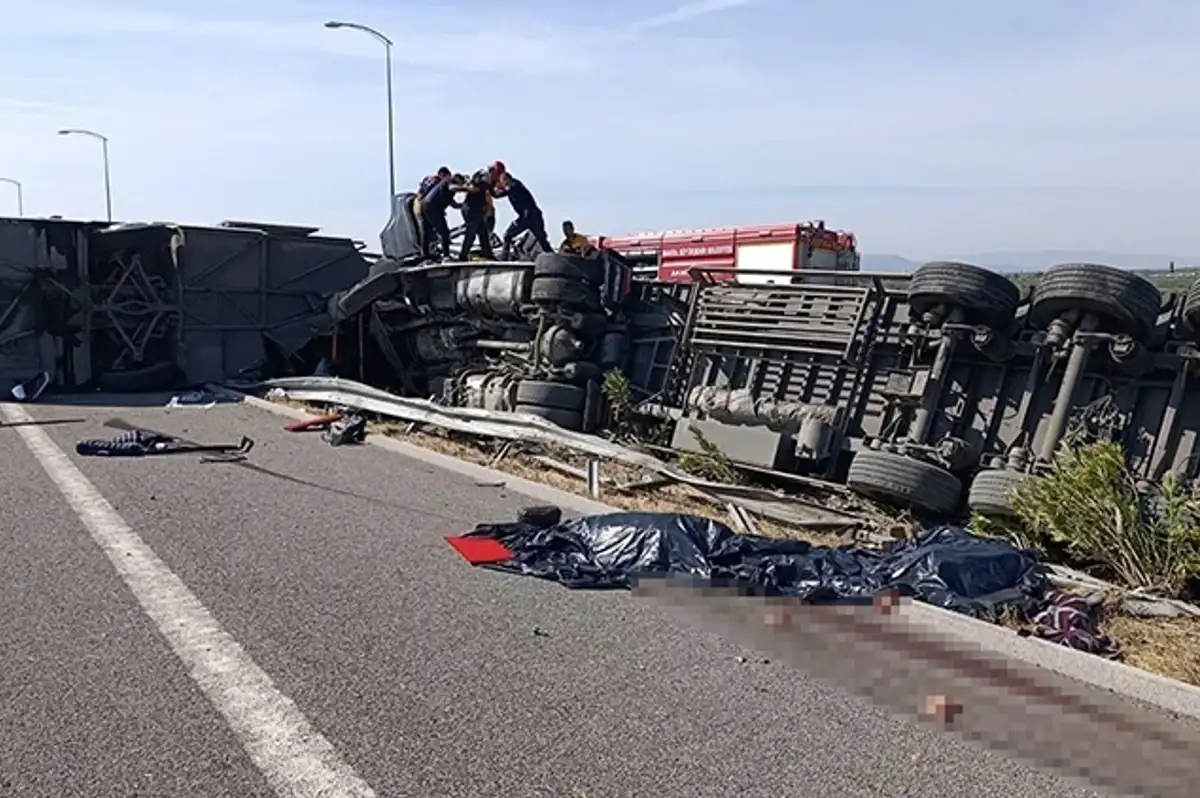 Manisa'da TIR ve Otobüs Çarpıştı: 11 Ölü, 27 Yaralı