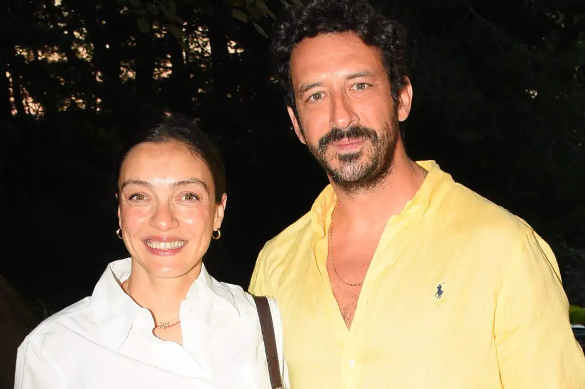 Merve Dizdar Hamilelik Pozlarını Paylaştı
