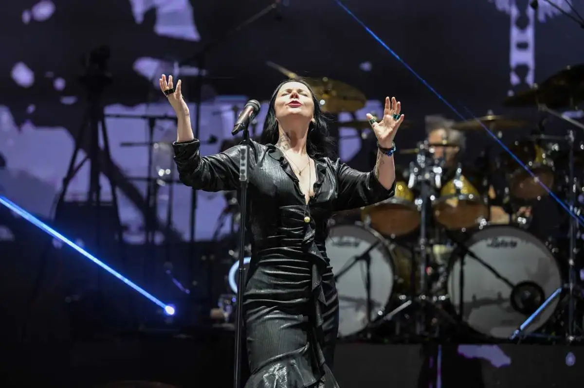 Şebnem Ferah, Antalya'da hayranlarıyla konser verdi