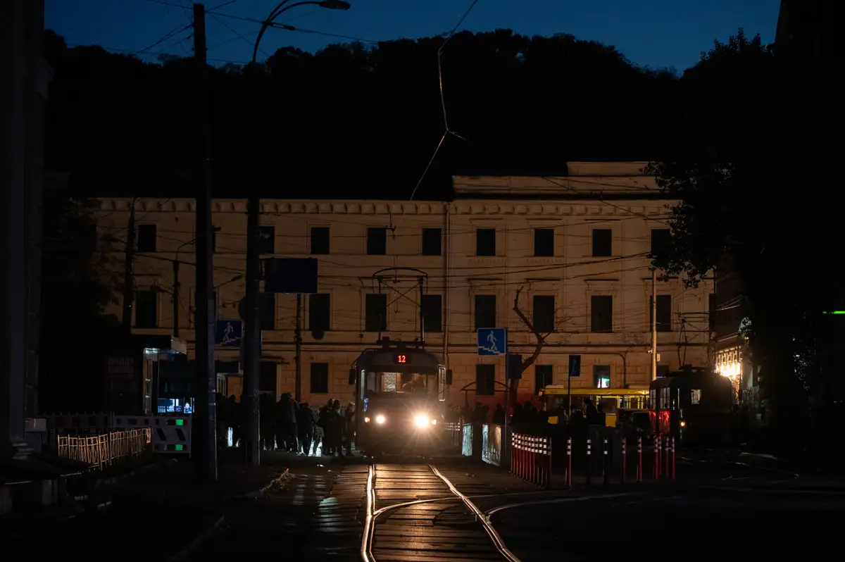 Ukrayna başkenti Kiev Rus saldırılarıyla karanlığa gömüldü