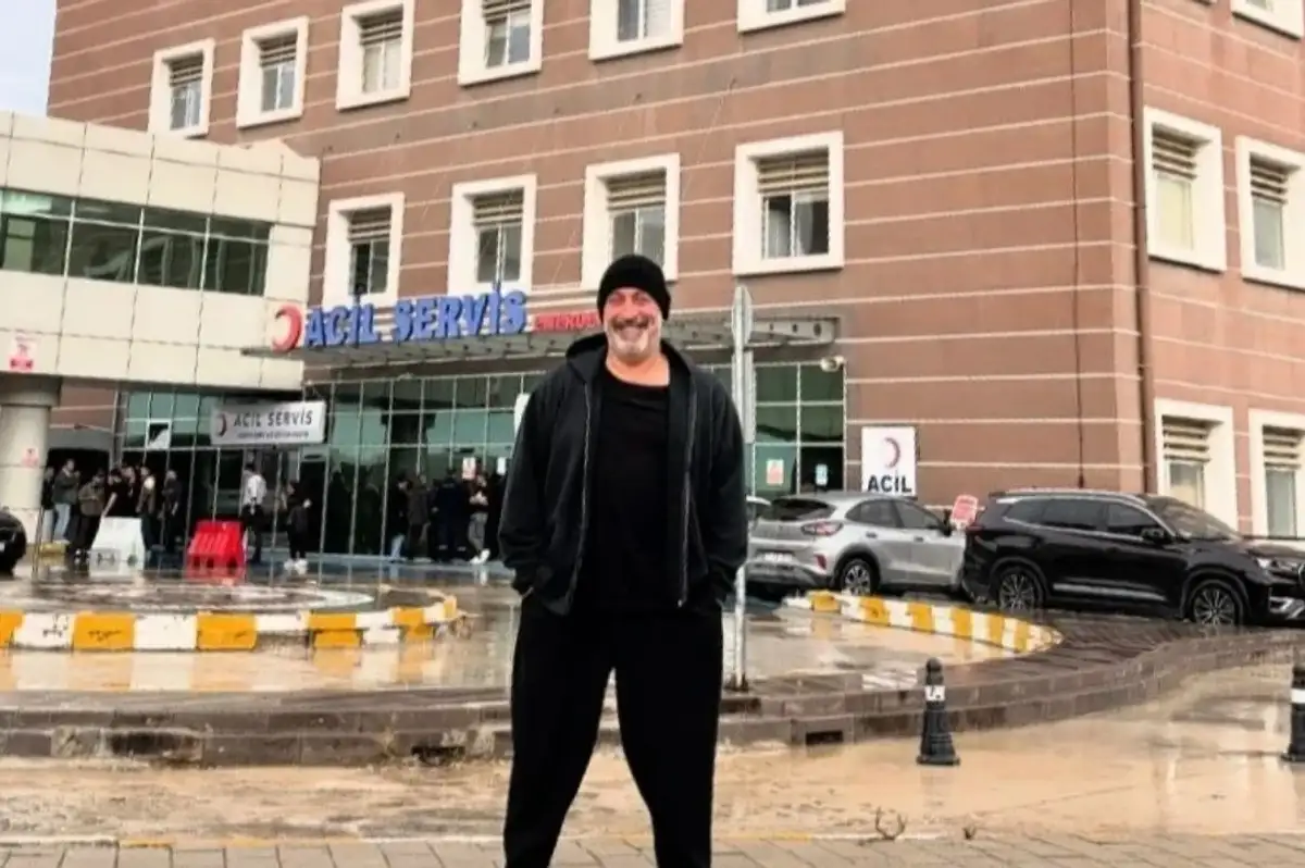 Cem Yılmaz Kontrol için Hastaneye Gitti: "Dikkat Etmem Lazım"