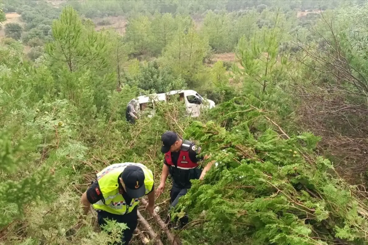 Mersin'de Minibüs Uçuruma Devrildi: 17 Yaralı