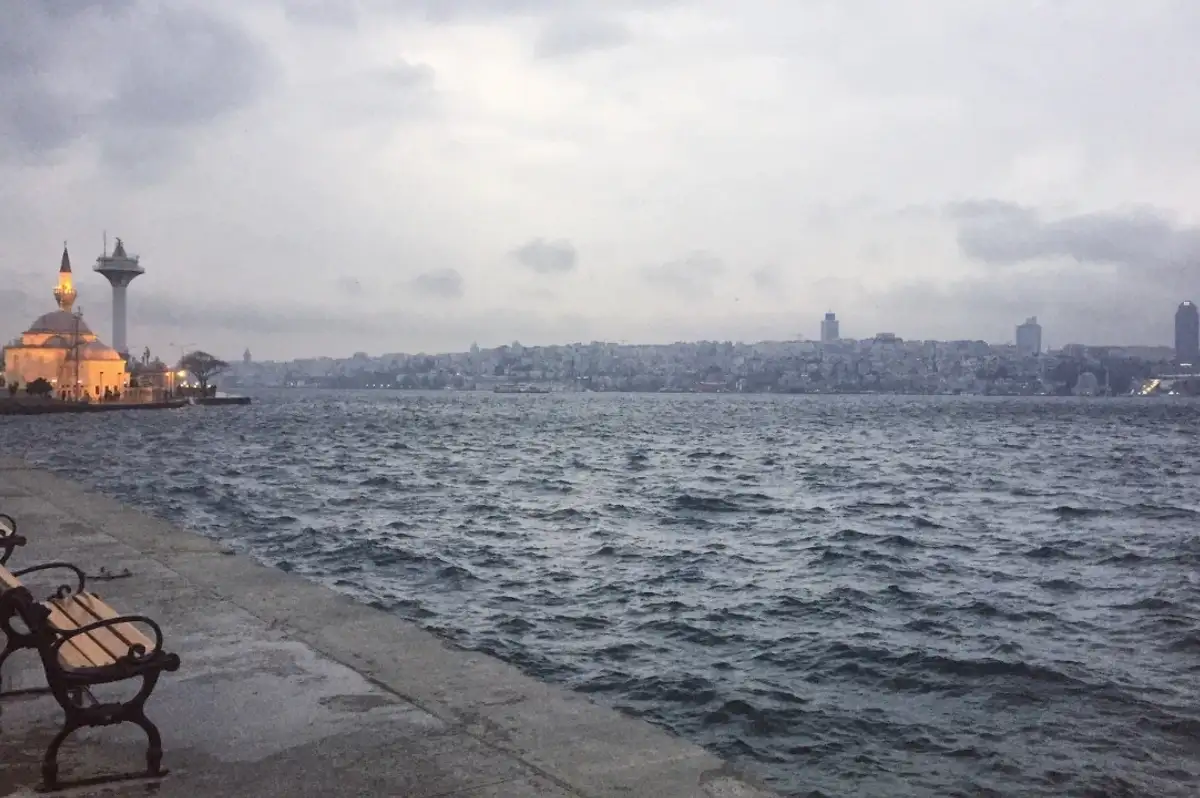İstanbul'da fırtına ve sağanak uyarısı: 12 ilçede yağış kuvvetli